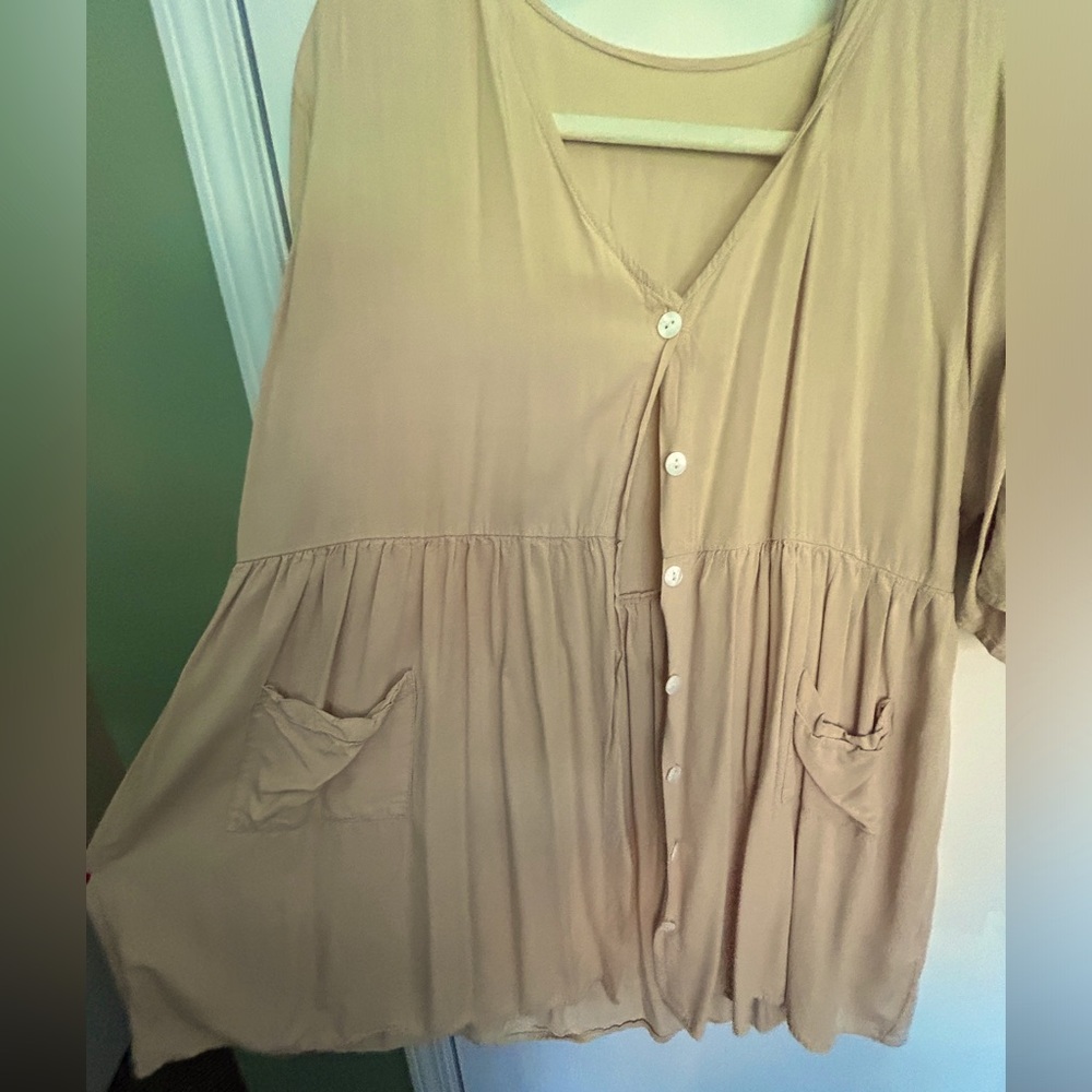 CUTE!  Sand color, short sleeve button up, swing shirt